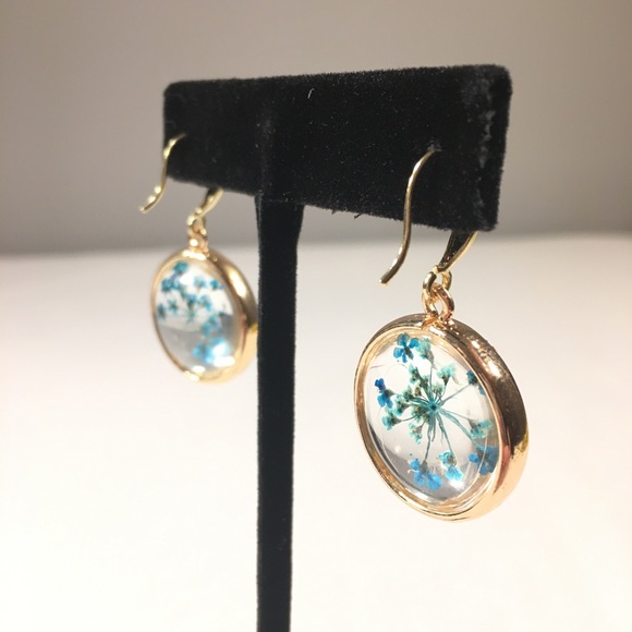 Blue Dried Flowers Resin Round Fishhook Earrings - Picture 3 of 6